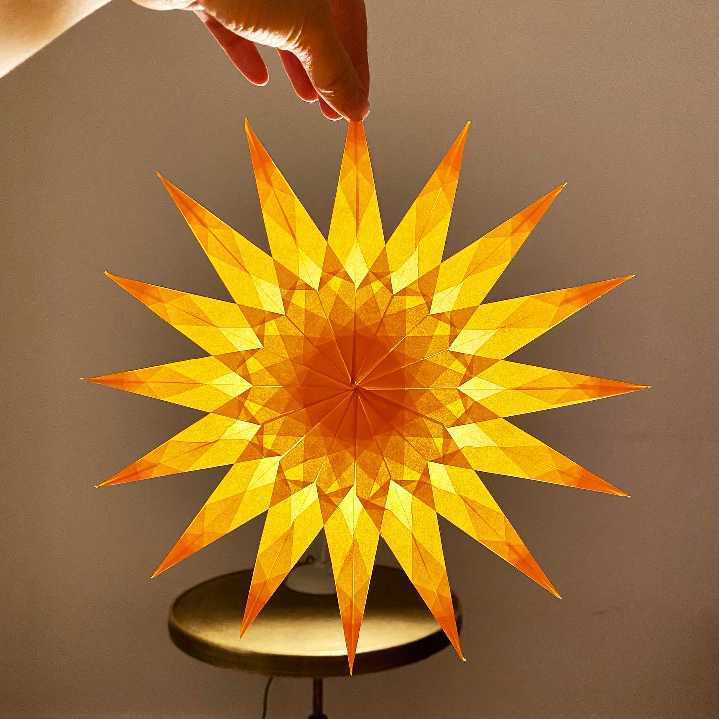 DIY: Papiersterne zum Nachbasteln
